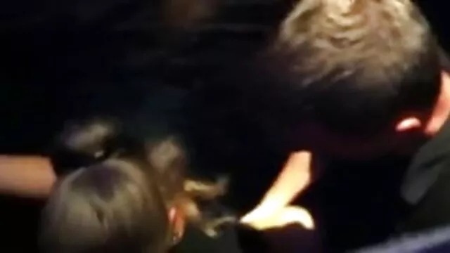 Tätowierte geile Teen reife sex hd Spielt Ihre Muschi