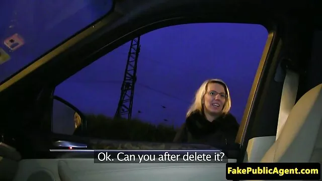 Sexy Ebenholz Transe in erotische filme mit reifen frauen BH und Tanga