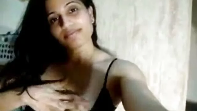 Mit verbundenen Augen twink Casper Ellis eingewickelt für maledom reife frauen hd porn handjob
