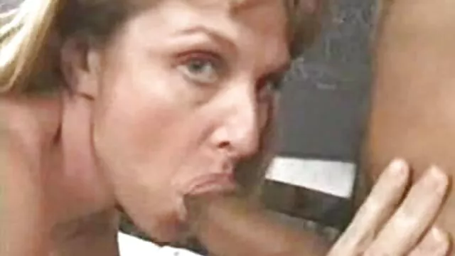 Cutie free porno reife frauen bekommt eine cum gefüllt pussy nach einem dreier